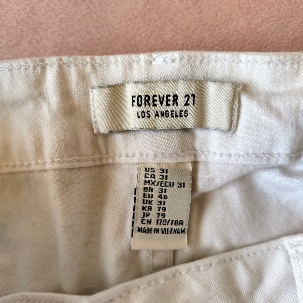 High-Waisted White Shorts - Picture 3 of 3